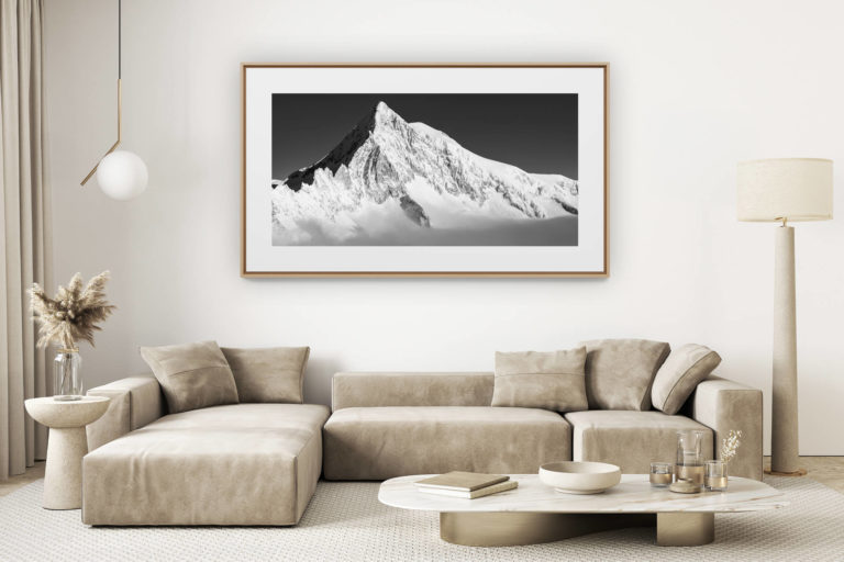 décoration salon clair rénové - photo montagne grand format - Photographie montagne noir et blanc Aletschhorn- Sommet qui sort de la mer de nuages