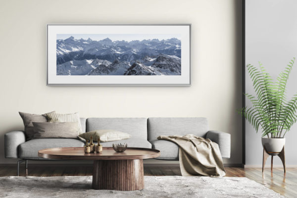tableau montagne grand format - décoration murale salon moderne - Image panoramique des montagnes de Crans montana Suisse à encadrer dans un tableau photo