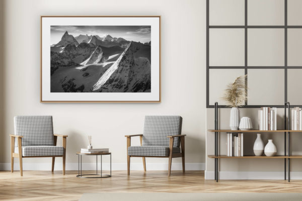 décoration intérieur moderne avec photo de montagne noir et blanc grand format - Belle photo de montagne - Panorama de montagne dans les Alpes valaisannes dans les environs du Verbier - photo de montagne noir et blanc - paysage de montagne - tableau photo montagne suisse