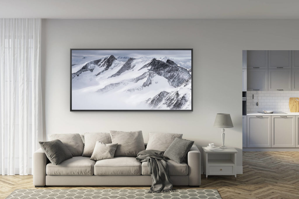 déco salon rénové - tendance photo montagne grand format - Photo montagne neige dans les Alpes bernoises - Dom des Mischabels et Monte Rosa- en noir et blanc - wannenhorn et le Fiescher Gabelhorn