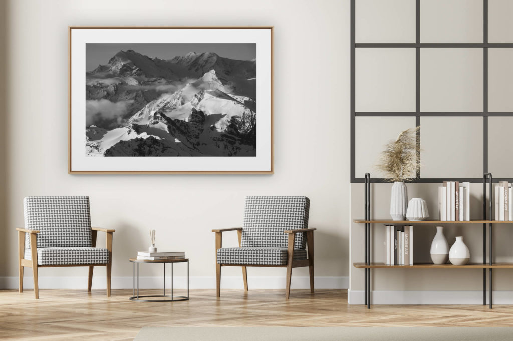 décoration intérieur moderne avec photo de montagne noir et blanc grand format - Brunegghorn - Brunegghorn - Mont Rose-  Zermatt - Photo noir et blanc d'un sommet de montagne sous la neige et le soleil
