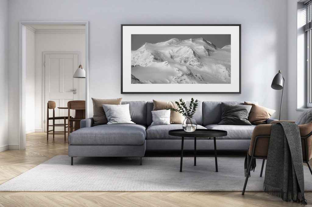 Innendekoration renoviertes Wohnzimmer Schweiz - Panorama Alpen Foto gross - Engadin Graubünden - Schwarzweiss Bild Berg Bellavista - Schweizer Alpen