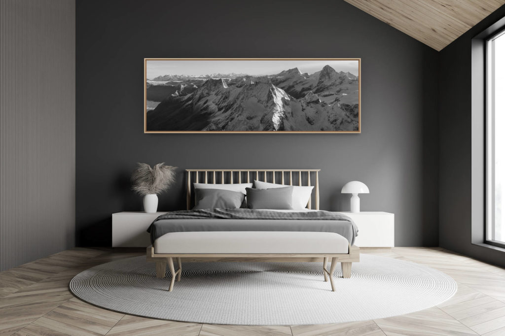 décoration chambre adulte moderne dans petit chalet suisse- photo montagne grand format - Vue panoramique noir et blanc du massif montagneux des Alpes Suisses Bernoises et Valaisannes