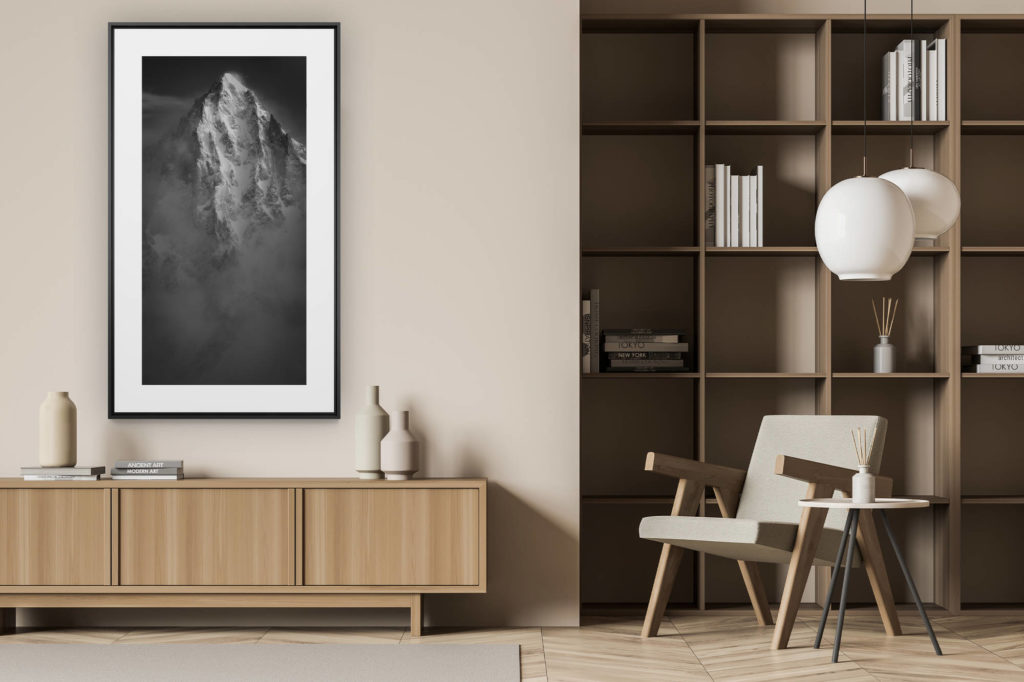 décoration murale verticale dans intérieur moderne bois - photo montagne noir et blanc - Bietschhorn - photo de montagne en noir et blanc après une tempête de neige sur les sommets des ALpes