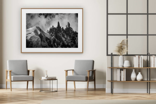 décoration intérieur moderne avec photo de montagne noir et blanc grand format - Photo du mont blanc - Massifs des Alpes - Castle Rock - Arrête de la Brenva