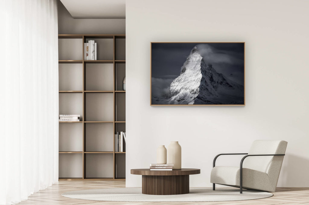 décoration appartement moderne - art déco design - Mont cervin matterhorn - photo montagne dans une fumée de nuage sous les rayons du soleil -