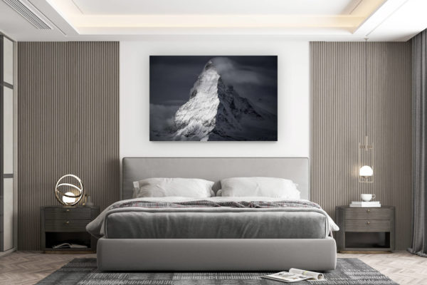 décoration murale chambre design - achat photo de montagne grand format - Mont cervin matterhorn - photo montagne dans une fumée de nuage sous les rayons du soleil -