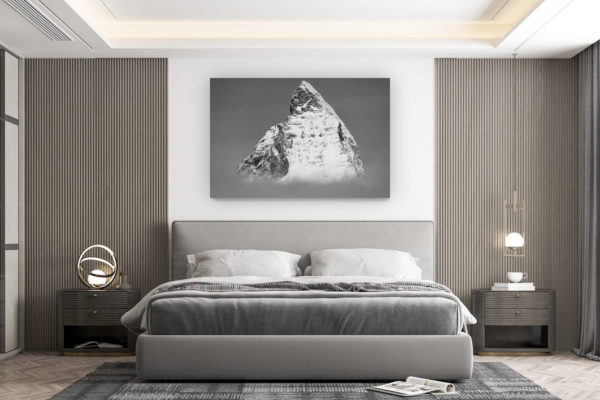 décoration murale chambre design - achat photo de montagne grand format - Pic du sommet de la montagne Mont Cervin en noir et blanc- La plus belle montagne des Alpes Valaisannes en Suisse noir et blanc
