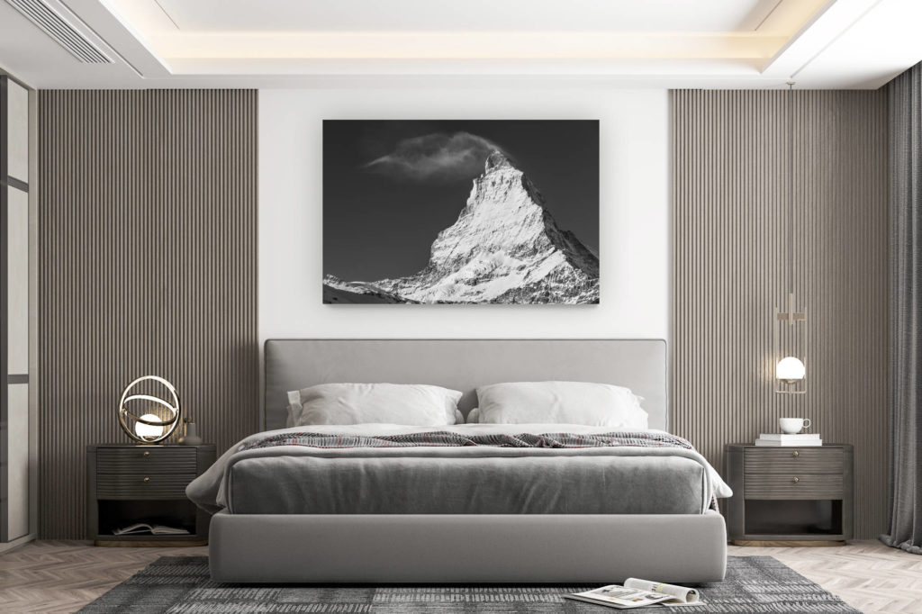 décoration murale chambre design - achat photo de montagne grand format - Le pic du Mont Cervin - SOmmet de montagne dans les nuages en noir et blanc