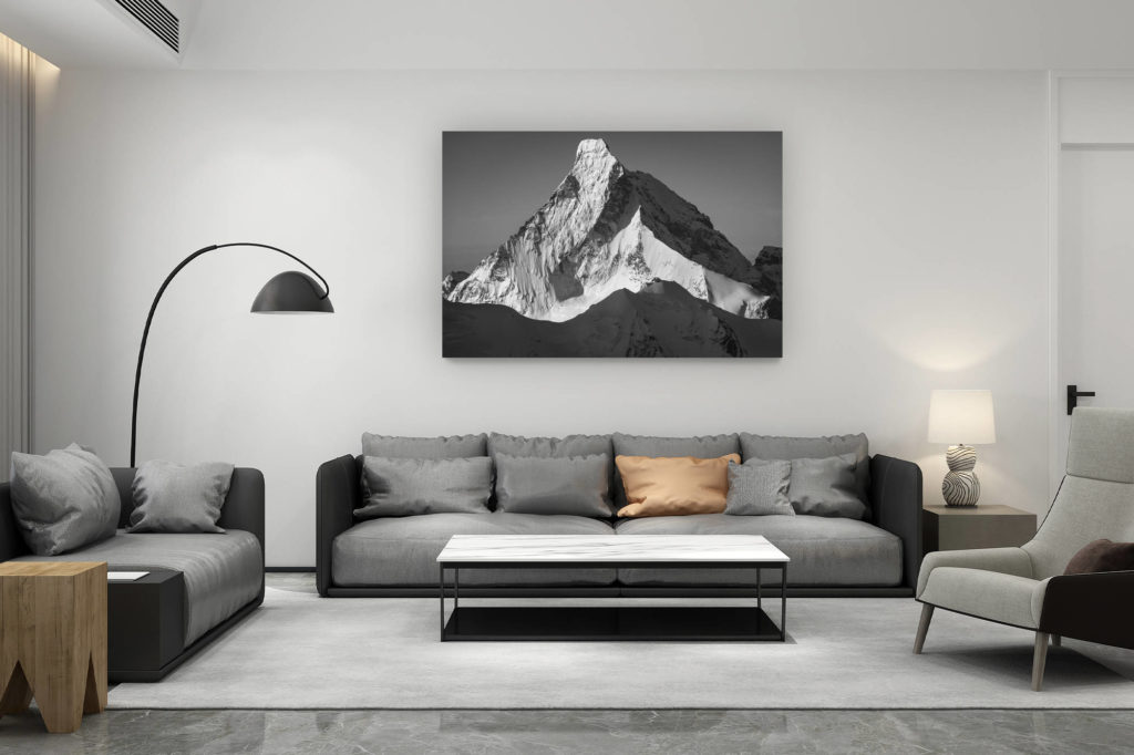 zeitgenössische Wohnzimmerdekoration aus der Schweiz - Geschenk für Schweizer Bergliebhaber - Le The Matterhorn - Bergbild aus Schnee und Felsmassiv in Crans Montana in den Walliser Alpen Schweiz