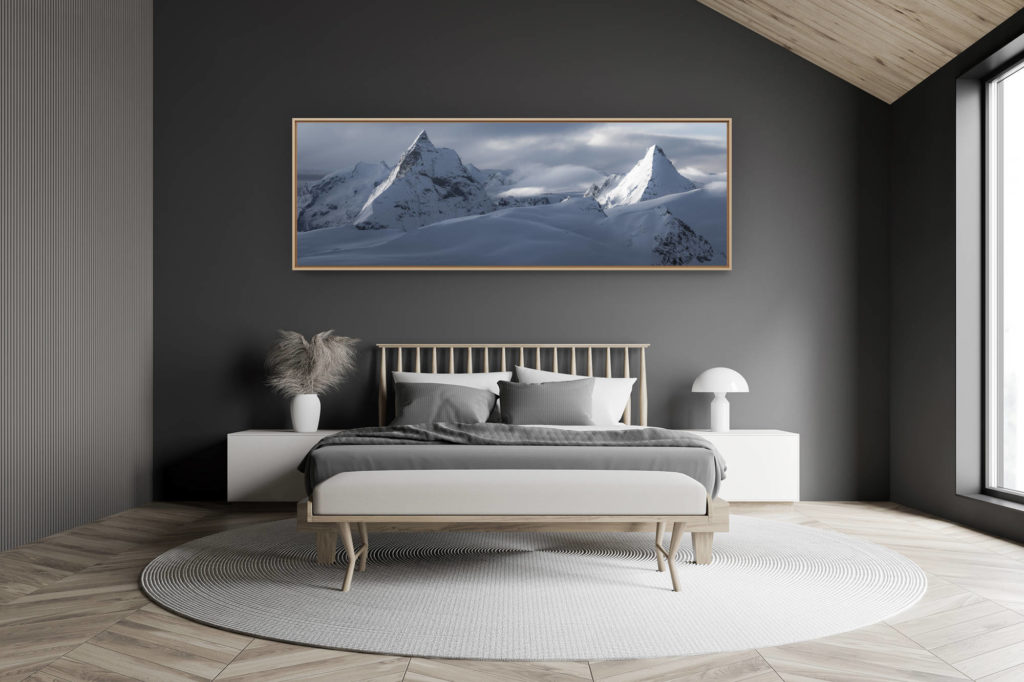 décoration chambre adulte moderne dans petit chalet suisse- photo montagne grand format - Photographie pannorama lumière sur Cervin et Dent d'Hérens