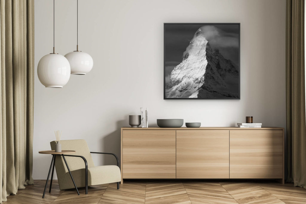 décoration murale salon - tableau photo montagne alpes suisses noir et blanc - Cervin - Matterhorn - Zetmatt - Sommet de montagne rocheuse fumant de nuages dans les Alpes Valaisannes en Suisse