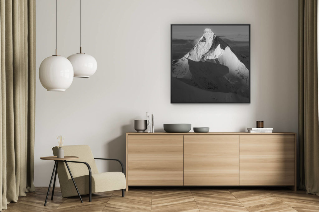 Wanddekoration Wohnzimmer - Fotobrett Berg Schweizer Alpen schwarz und weiß - Bergschatten schwarz und weiß - Quadratisches Foto Matterhorn - Obergagelhorn -.