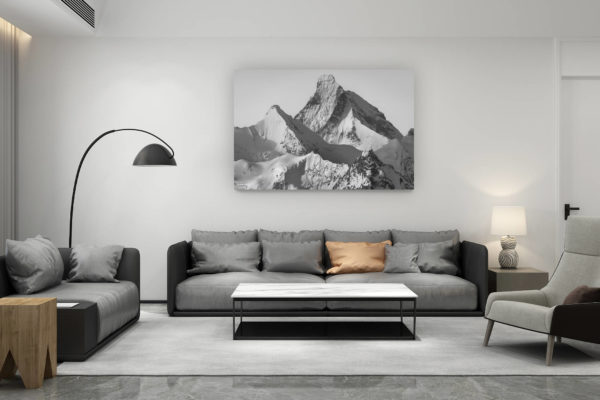 décoration salon contemporain suisse - cadeau amoureux de montagne suisse - Cervin val d'Anniviers - photo de montagne en noir et blanc du sommet enneigée de  l'Obergabelhorn