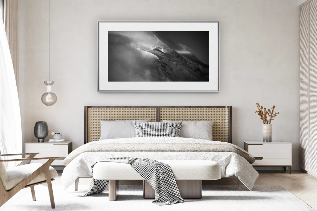 déco chambre chalet suisse rénové - photo panoramique montagne grand format - Grand combin - massif des combins dans les Alpes - photo à encadrer en noir et blanc