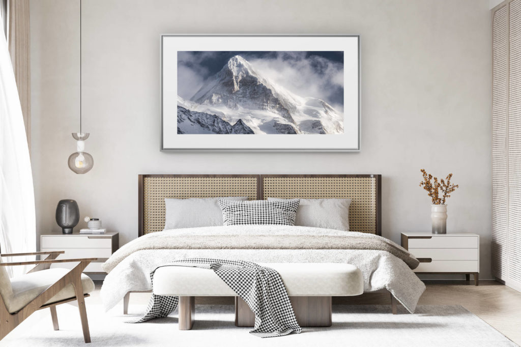 déco chambre chalet suisse rénové - photo panoramique montagne grand format - Dent Blanche - Sommet de la montagne rocheuse des Alpes dans une mer de nuage