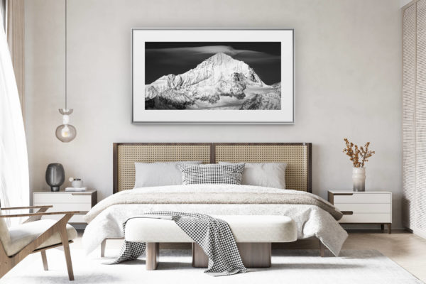 déco chambre chalet suisse rénové - photo panoramique montagne grand format - Dent Blanche Zermatt dans les nuages - image de montagne a imprimer en noir et blanc