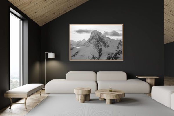 décoration chalet suisse - intérieur chalet suisse - photo montagne grand format - Dent Blanche - Photo noir et blanc du sommet d'un massif de montagne rocheuse et d'un bivouac en montagne dans les Alpes Valaisannes