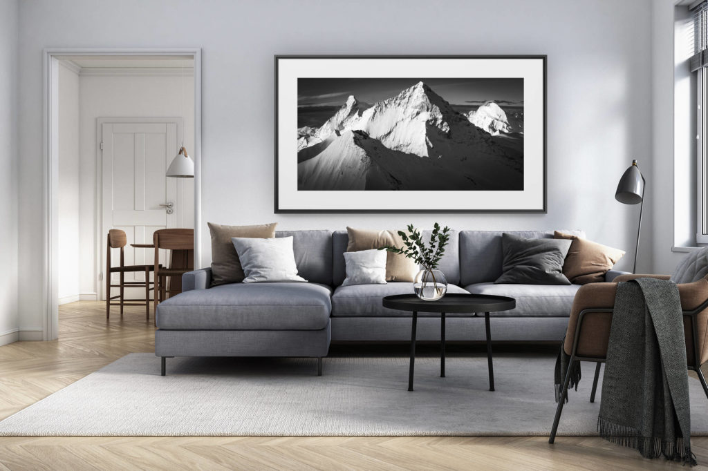 décoration intérieur salon rénové suisse - photo alpes panoramique grand format - Encadrement photo professionnel du Mont Cervin et de la dent blanche dans les alpes en noir et blanc