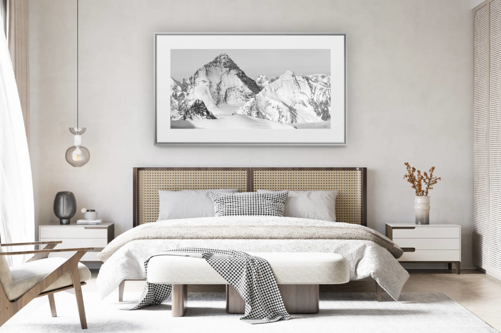 déco chambre chalet suisse rénové - photo panoramique montagne grand format - Dent Blanche - Grand Cornier - Photo de sommet de montagne Suisse en noir et blanc dans les Alpes depuis le Val d'Anniviers