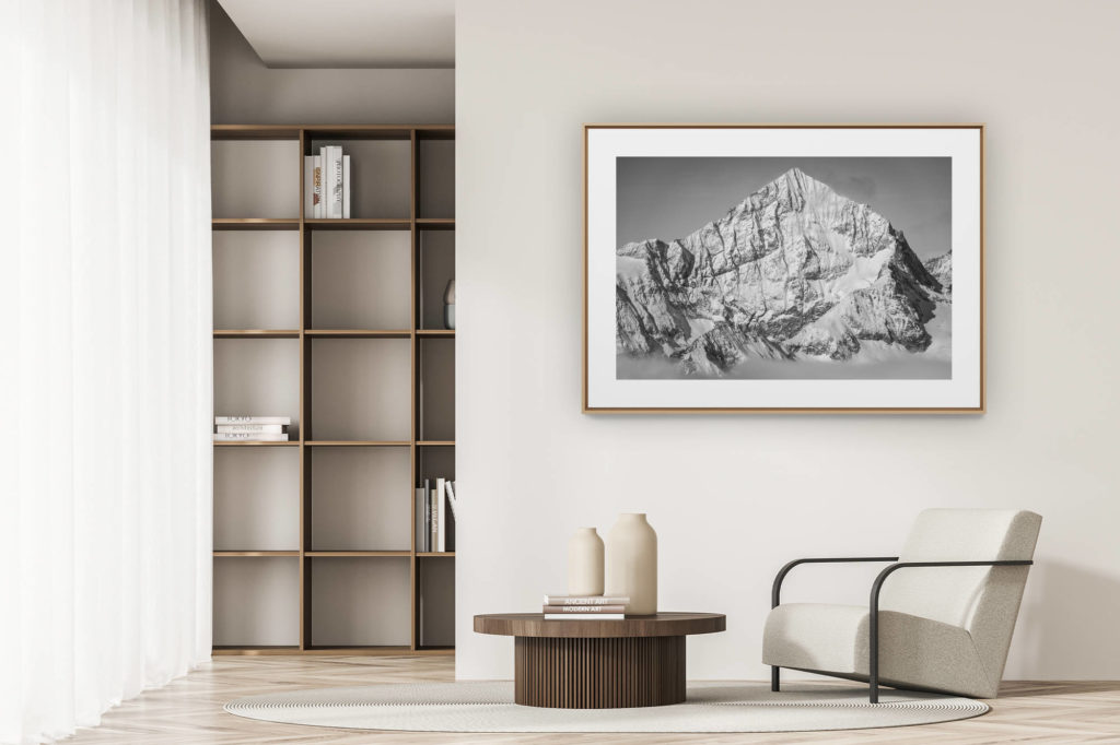déco tendance salon moderne - photo montagne noir et blanc grand format - image de montagne a imprimer en noir et blanc - Dent Blanche Zermatt dans les nuages