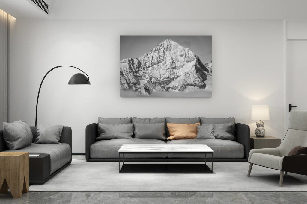 zeitgenössische Wohnzimmerdekoration aus der Schweiz - Geschenk für Schweizer Bergliebhaber - Bergbild zum Ausdrucken in Schwarz-Weiß - Dent Blanche Zermatt in den Wolken