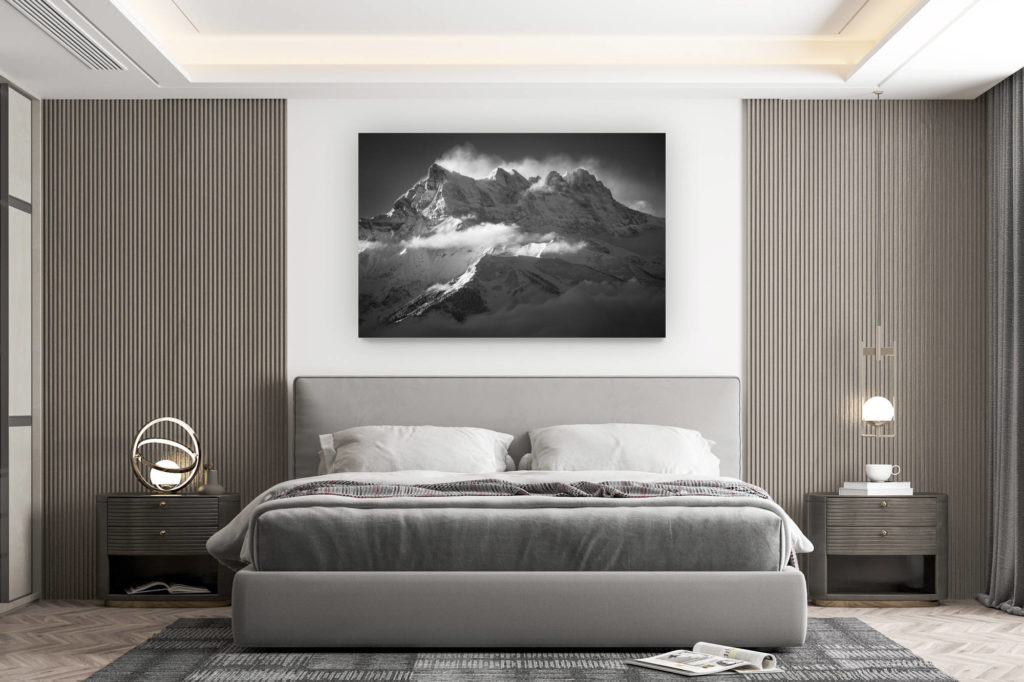 décoration murale chambre design - achat photo de montagne grand format - Lever de soleil sur la montagne des Dent du Midi - Photo noir et blanc du soleil en montagne dans les Alpes Vaudoises et portes du soleil - montagne photo - photo montagne grand format - cadre photo montagne noir et blanc - photo montagne alpes