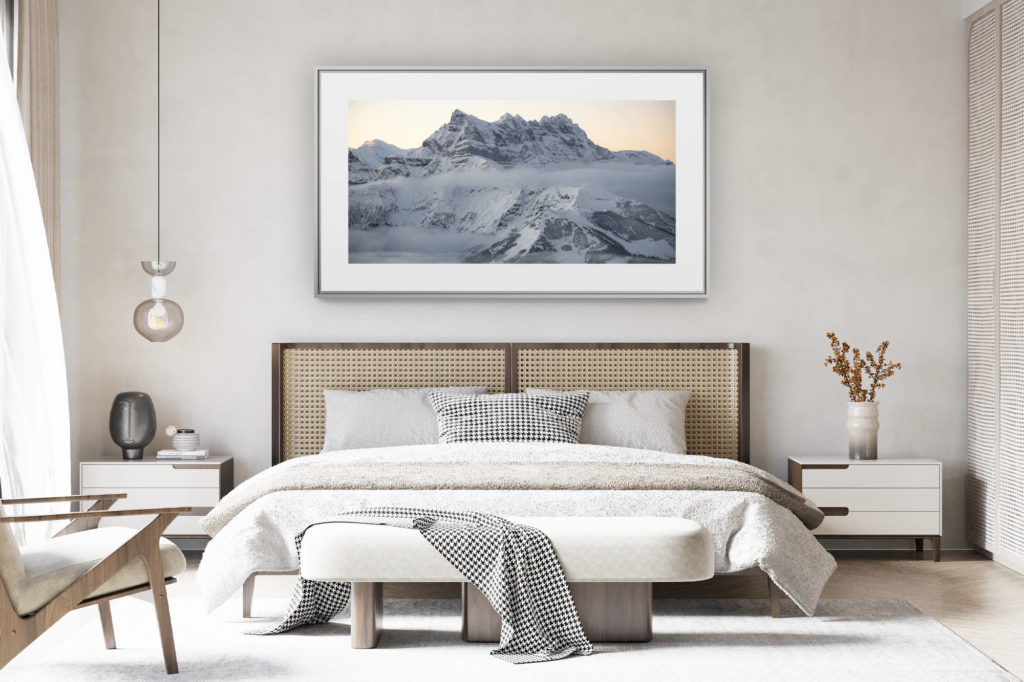 déco chambre chalet suisse rénové - photo panoramique montagne grand format - Photographie panoramique des Dents du Midi. Lever de soleil hivernal sur les Dents du midi.