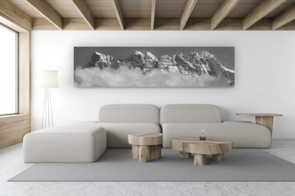 décoration intérieur chalet de montagne suisse - photo de montagne noir et blanc - montagne panorama des Dents du Midi - vue panoramique montagne Alpes Suisses