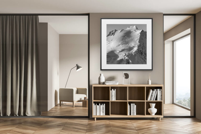 décoration chalet exclusif - tirage photo grand format - Dom des Mischabels - Tableau photo montagne noir et blanc dans les Alpes en neige