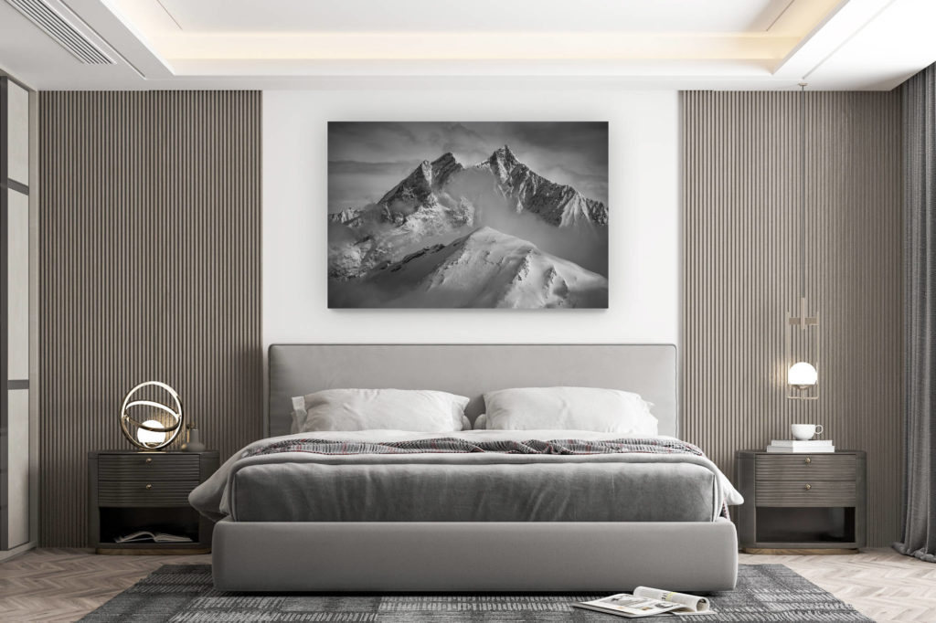 Wanddekoration Zimmer Design - Kauf eines großformatigen Bergfotos - Nebelbild in schneebedeckten Bergen in Zermatt Saas Fee in den Walliser Alpen - Dom - Taschhorn