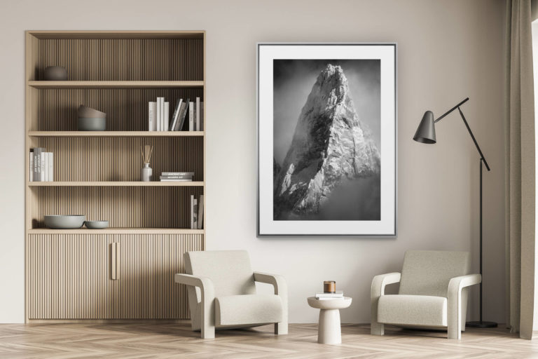 décoration murale salon - photo montagne alpes suisses noir et blanc - Photo noir et blanc des Drus Chamonix - Sommet des Drus après une tempète de neige qui sort de la mer de nuages