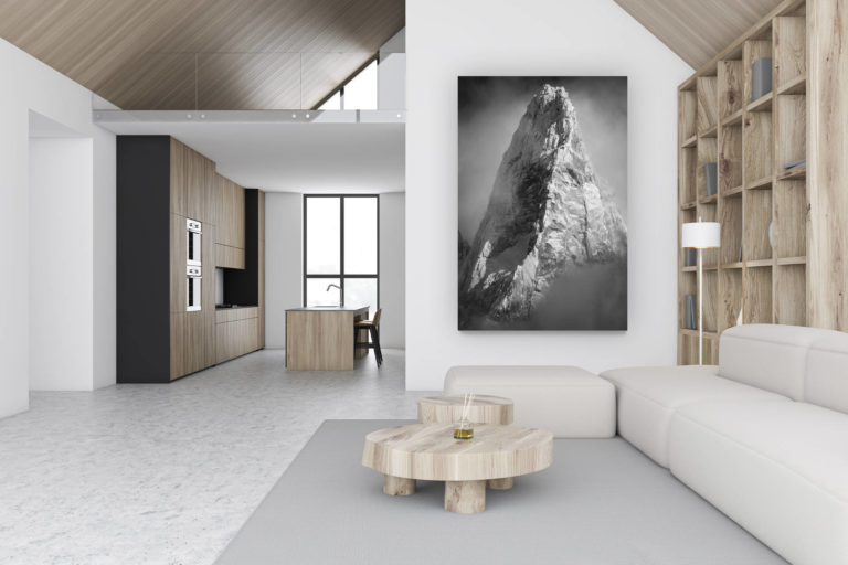 décoration chalet luxueux suisse - photo montagne grand format verticale - décoration murale design - Photo noir et blanc des Drus Chamonix - Sommet des Drus après une tempète de neige qui sort de la mer de nuages