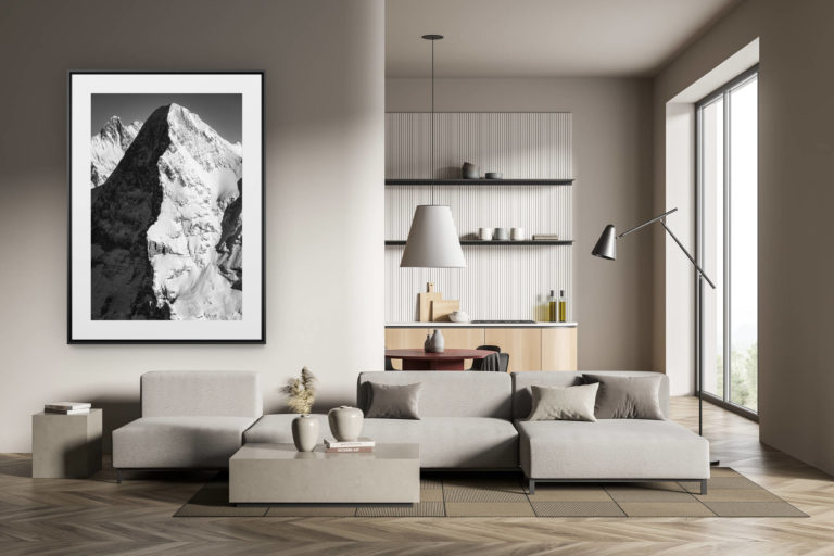 déco tendance salon moderne - photo montagne noir et blanc grand format - I mage montagne enneigée noir et blanc - Sommet de la montagne Eiger dans l'ombre et la lumière - Eiger face nord et ouest
