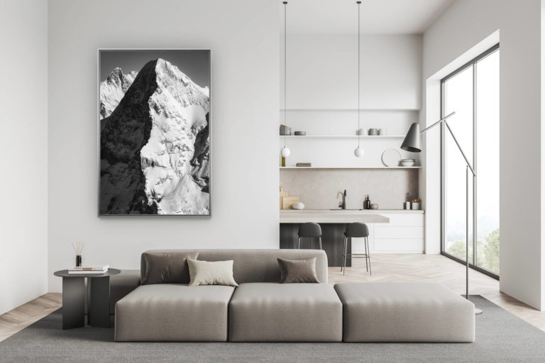 décoration salon suisse moderne - déco montagne photo grand format - I mage montagne enneigée noir et blanc - Sommet de la montagne Eiger dans l'ombre et la lumière - Eiger face nord et ouest