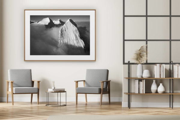 décoration intérieur moderne avec photo de montagne noir et blanc grand format - les plus beaux sommets des alpes - eiger monch jungfrau - montagnes mythiques grindelwald - lever de soleil sur les montagnes enneigées