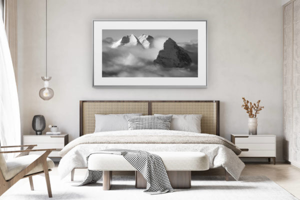 déco chambre chalet suisse rénové - photo panoramique montagne grand format - cadre photo montagne noir et blanc - achat photo montagne noir et blanc - tableau montagnes suisses