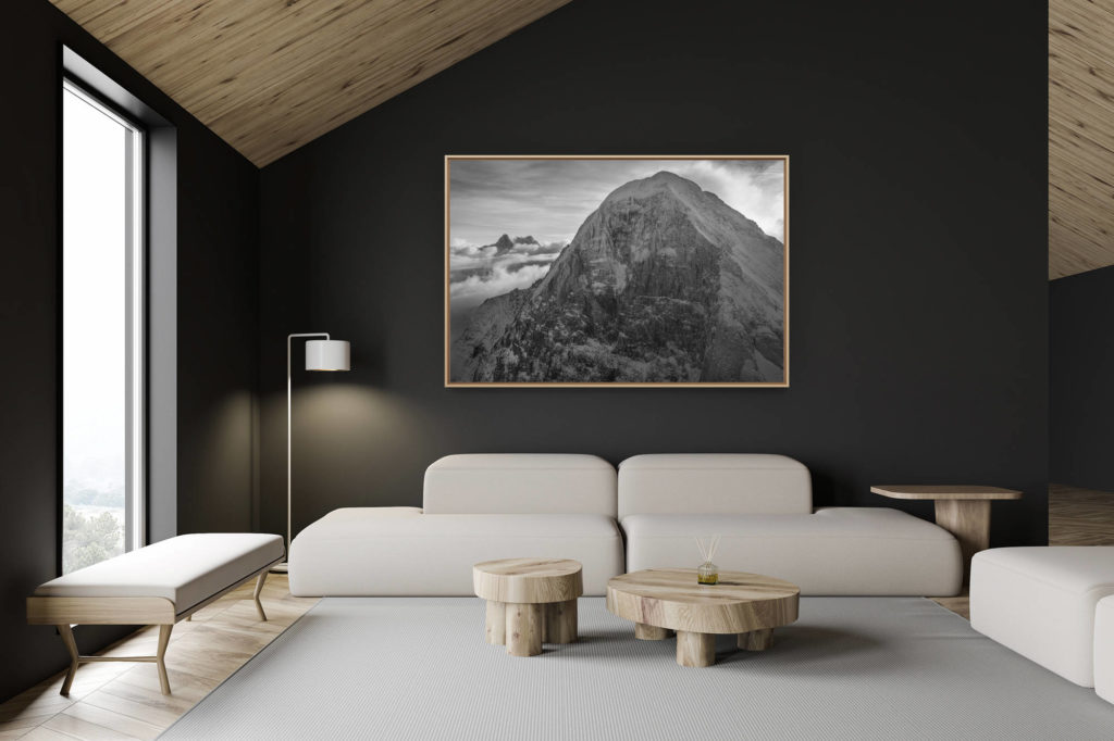 dekoration schweizer chalet - innenausstattung schweizer chalet - großformatiges bergfoto - foto eiger nordwand