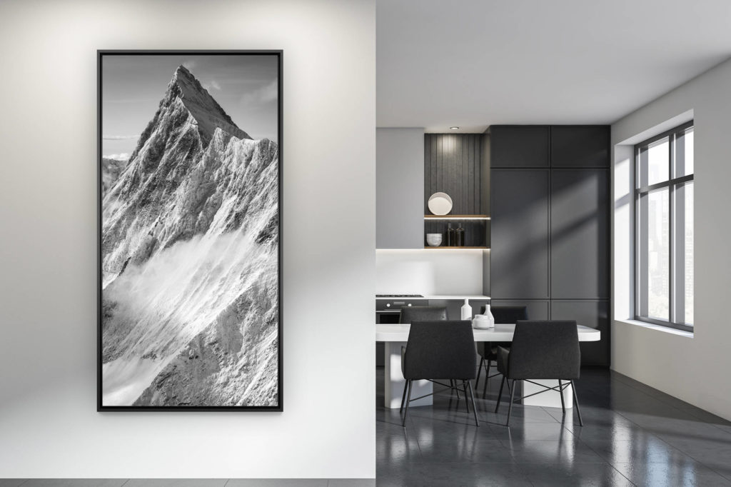 décoration cuisine contemporaine - photo montagne grand format noir et blanc - Sommet  des Alpes Bernoises et de la roche en montagne sous la neige - Finsteraarhorn en noir et blanc