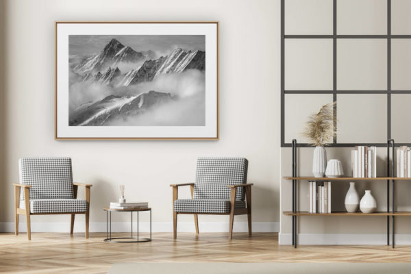 décoration intérieur moderne avec photo de montagne noir et blanc grand format - Finsteraarhorn - sommet des alpes bernoises en noir et blanc