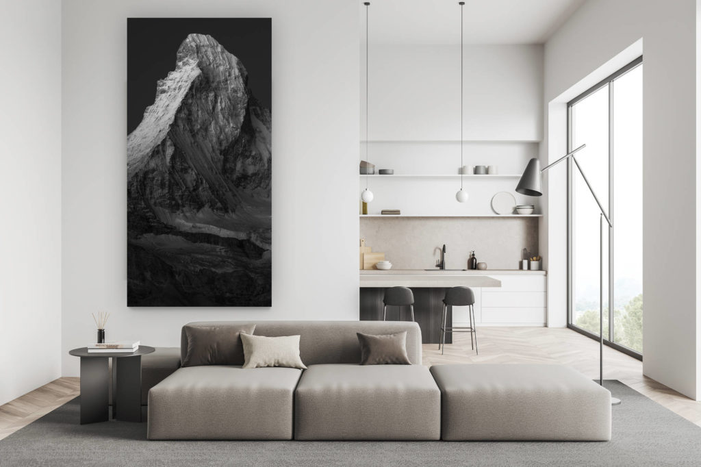 dekoration wohnzimmer schweiz - Foto Berg schwarz-weiss - The Matterhorn Matterhorn - Landschaftsbild von felsigen und schneebedeckten Bergen in den Alpen der Schweiz in schwarz-weiss - Vertikaler Berg