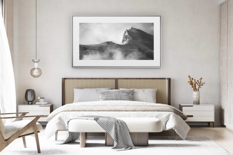 déco chambre chalet suisse rénové - photo panoramique montagne grand format - Grand Combin - photo hd montagne des sommets des Alpes en noir et blanc avec mer de nuage brumeuse après une tempête de neige