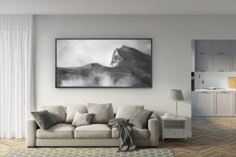 déco salon rénové - tendance photo montagne grand format - Grand Combin - photo hd montagne des sommets des Alpes en noir et blanc avec mer de nuage brumeuse après une tempête de neige