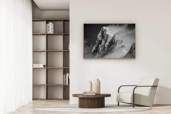 décoration appartement moderne - art déco design - photo grandes jorasses - traversée des grandes jorasses en image - montagne en hiver enneigée - montagne célèbre de Chamonix - météo à chamonix nuageuse