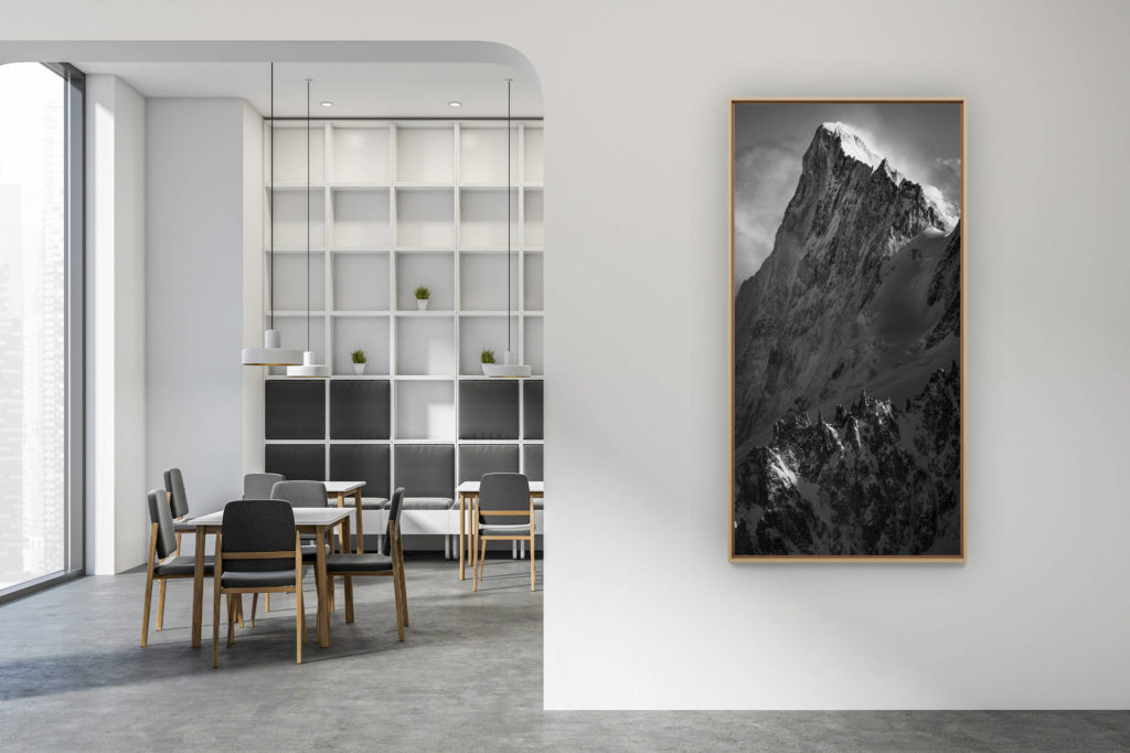 décoration intérieur moderne contemporain - photo de montagne grand format vertical - Grandes Jorasses - image de montagne face nord grandes jorasses - photo montagne sous la neige