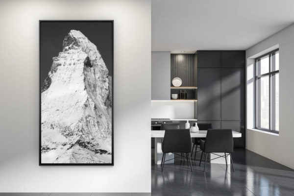 décoration cuisine contemporaine - photo montagne grand format noir et blanc - Arete de Hornli - Cervin - portrait panoramique du pic et du sommet d’une montagne dans les Alpes Suisses