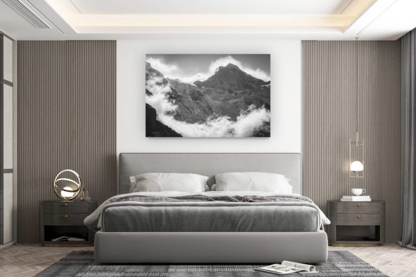 décoration murale chambre design - achat photo de montagne grand format - Jungfrau - massif montagneux noir et blanc - Montagne dans la brume sous le soleil des Alpes Bernoises en Suisse