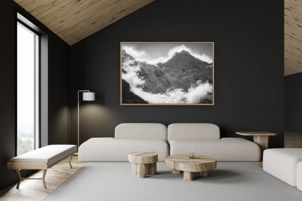 décoration chalet suisse - intérieur chalet suisse - photo montagne grand format - Jungfrau - massif montagneux noir et blanc - Montagne dans la brume sous le soleil des Alpes Bernoises en Suisse