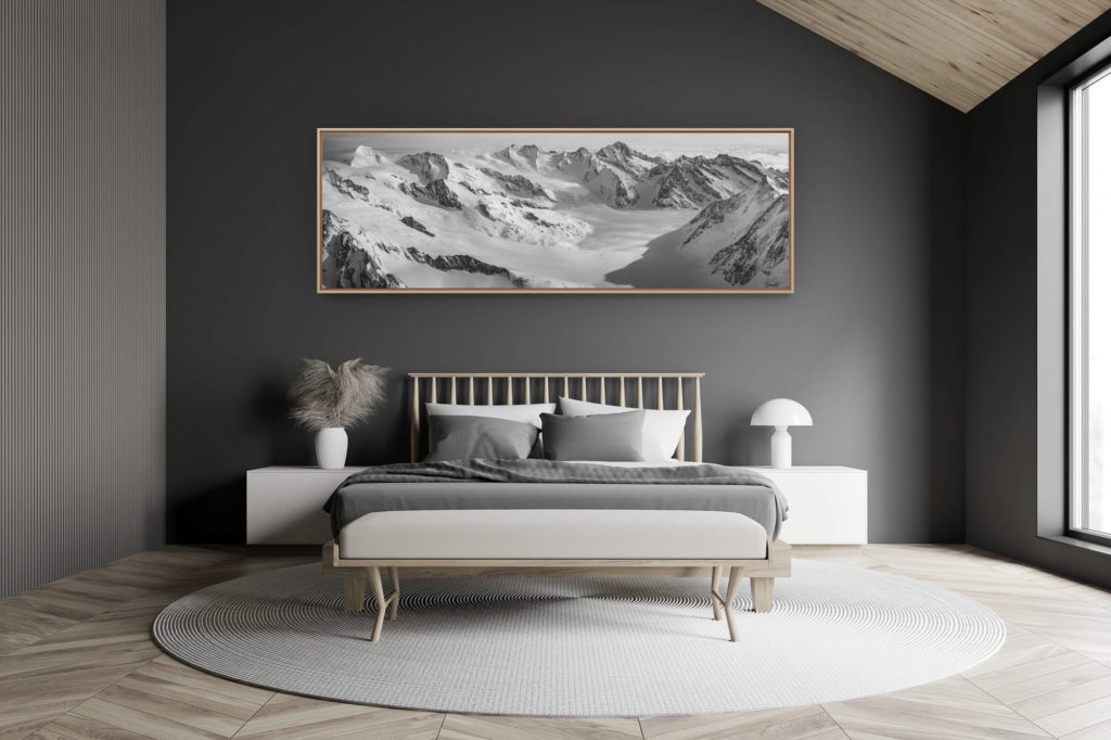 décoration chambre adulte moderne dans petit chalet suisse- photo montagne grand format - Konkordiaplatz -Vue panoramique de montagne de neige en noir et blanc dans les Alpes Bernoises en Suisse