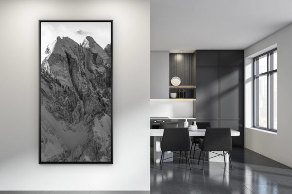 décoration cuisine contemporaine - photo montagne grand format noir et blanc - Photo haute montagne et sommets des Alpes - La Forteresse - La Cathédrale - Mont Blanc dans la brune et nuages